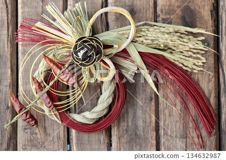 Japanese New Year decorations: Shimekazari decorations made with Japanese rice and chili peppers 134632987