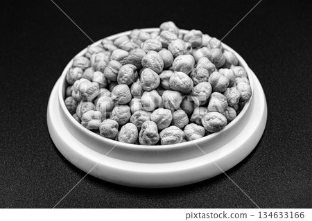 Beautiful organic dried chickpea beans consisting of raw bengal legume pea Beautiful organic dried chickpea beans consisting of raw bengal legume pea 134633166