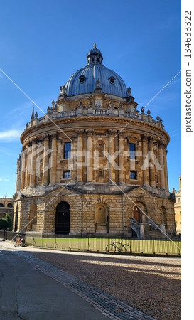 This is the famous icon in oxford city  134633322