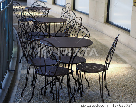 一個開放咖啡館的場面 一個開放咖啡館的場面 134633754