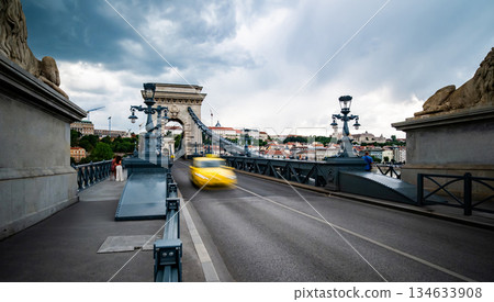 Road Traffic On A Chain Bridge In Budapest 134633908