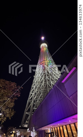 The seven-colored night view of Tokyo's tallest tower 134633974