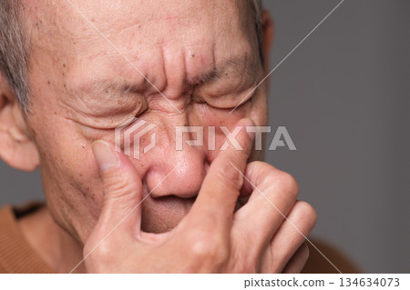 高級男性眼睛 134634073