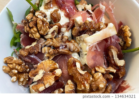 Gourmet Arugula Salad with Walnuts, Blue Cheese, and Prosciutto 134634321