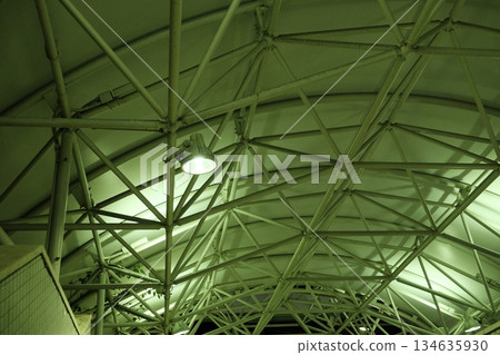 ceiling 134635930