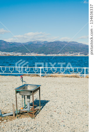 在非自然地點（諏訪湖）設置水槽和供水設施 134636337