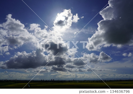 天空、雲朵、平原、大自然 134636796