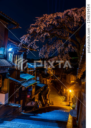 Kyoto in Spring: The Charming Old Streets Kyoto in Spring: The Charming Old Streets 134639454
