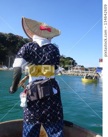 The tub boatman The tub boatman 134642609