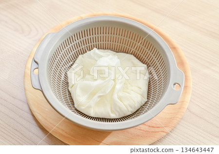 用酸奶和鹽曲製成的奶油乳酪 134643447