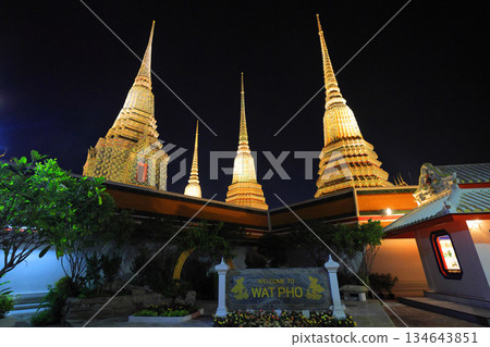 Wat Pho illuminated 134643851