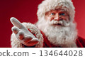 聖誕老公公伸出手 134644028
