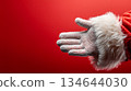 聖誕老公公伸出的手 134644030