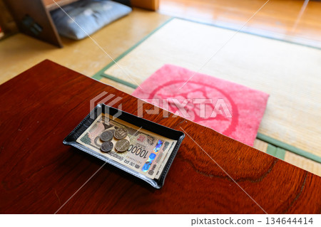 Payment in Japanese Yen at the inn Payment in Japanese Yen at the inn 134644414
