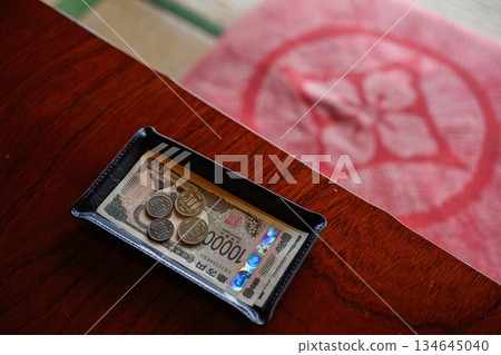 日式旅館付款及日元 日式旅館付款及日元 134645040