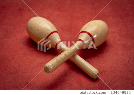 pair of maracas, wooden rumba shakers - hand percussion rattles 134649923