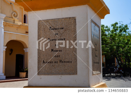 Plaque indicating the foundation of the beautiful town of Mompox in 1537 by Alfonso de Heredia, located at the Immaculate Conception of Mary Square 134650883