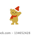 一隻戴著聖誕帽的熊舉起手說「你好」的插圖 134652428
