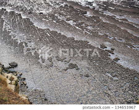 Large tidal ranges observed at Nash Point in Wales 134653967