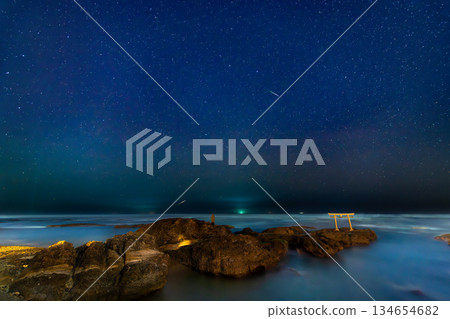 Starry sky at the Oarai Isosaki Shrine and the Kamiiso Torii Gate in Ibaraki 134654682