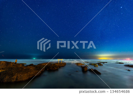 Starry sky at the Oarai Isosaki Shrine and the Kamiiso Torii Gate in Ibaraki 134654686