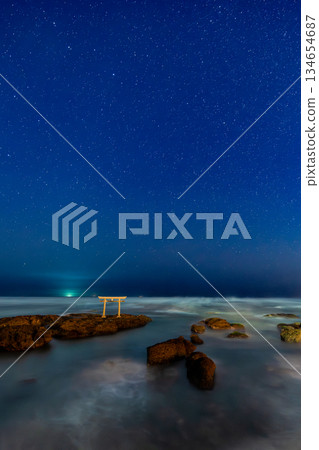 Starry sky at the Oarai Isosaki Shrine and the Kamiiso Torii Gate in Ibaraki 134654687