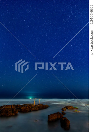 Starry sky at the Oarai Isosaki Shrine and the Kamiiso Torii Gate in Ibaraki 134654692