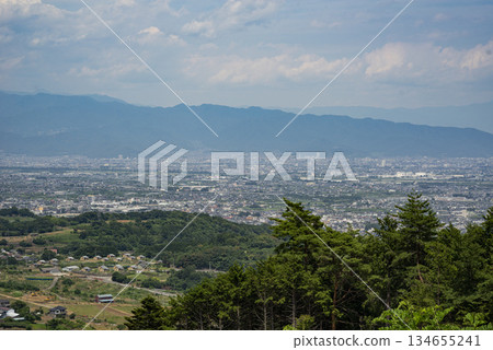 Summer cityscape of Minami Alps City, Yamanashi Prefecture 134655241