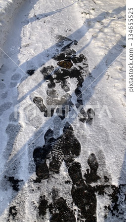 Snowy road 134655525