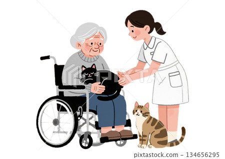 一位白髮蒼蒼的老婦人坐在輪椅上，膝上輕輕地抱著一隻熟睡的黑貓，腳邊蹲著一隻棕色虎斑貓。 134656295