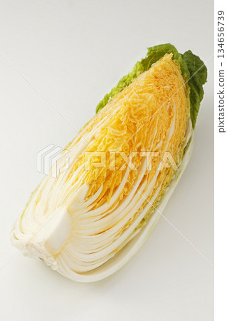 Orange Chinese cabbage (1/4 cut) 134656739
