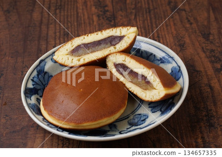 Chestnut Dorayaki 134657335