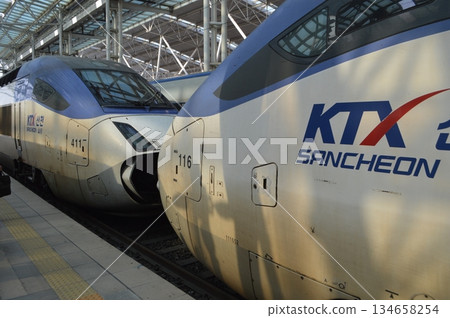 韓國首爾站停靠的KTX-山川線列車轉乘段 134658254