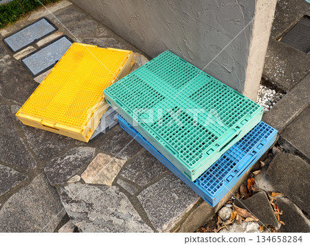 Recyclable waste collection container Recyclable waste collection container 134658284
