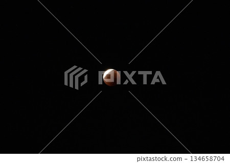 2025年9月8日 日全食:太陽和月亮排列成一條直線,這神秘的天文現象令人嘆為觀止。 2025年9月8日 日全食:太陽和月亮排列成一條直線,這神秘的天文現象令人嘆為觀止。 134658704