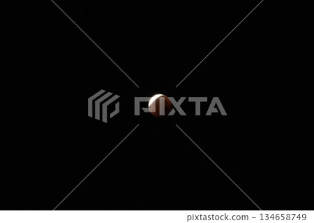 2025年9月8日 日全食:太陽和月亮排列成一條直線,這神秘的天文現象令人嘆為觀止。 2025年9月8日 日全食:太陽和月亮排列成一條直線,這神秘的天文現象令人嘆為觀止。 134658749