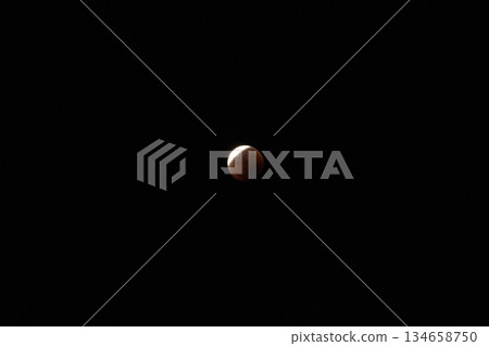 2025年9月8日 日全食:太陽和月亮排列成一條直線,這神秘的天文現象令人嘆為觀止。 2025年9月8日 日全食:太陽和月亮排列成一條直線,這神秘的天文現象令人嘆為觀止。 134658750