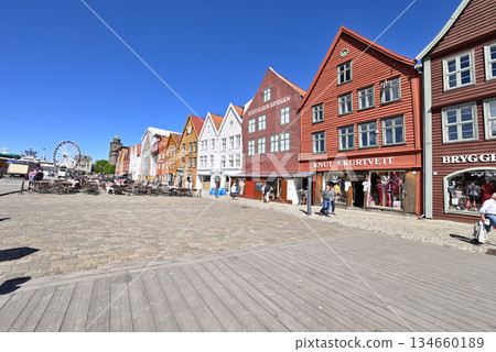 卑爾根布呂根世界遺產地的多彩街景 134660189