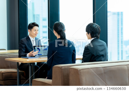 business person having a meeting 134660630