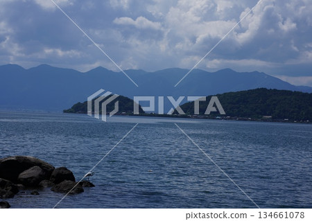 琵琶湖和衝島的夏日景色 134661078