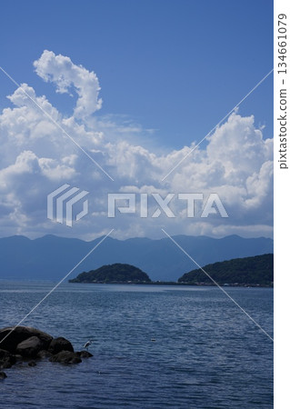 琵琶湖和衝島的夏日景色 琵琶湖和衝島的夏日景色 134661079
