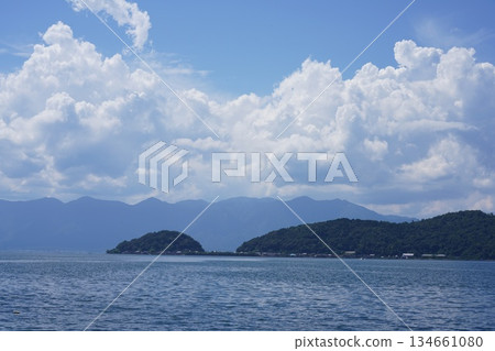 琵琶湖和衝島的夏日景色 琵琶湖和衝島的夏日景色 134661080