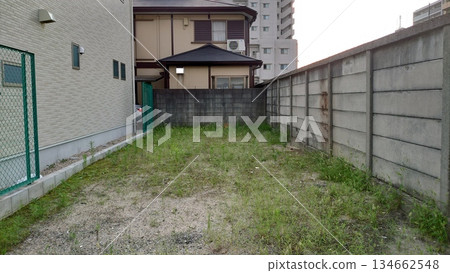 住宅區景觀,有空地 住宅區景觀,有空地 134662548