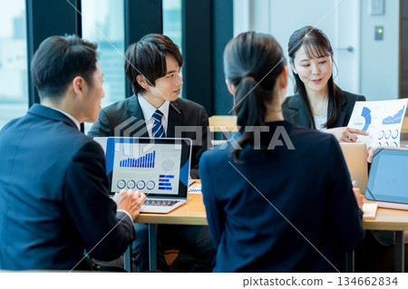 商務人士見面 134662834