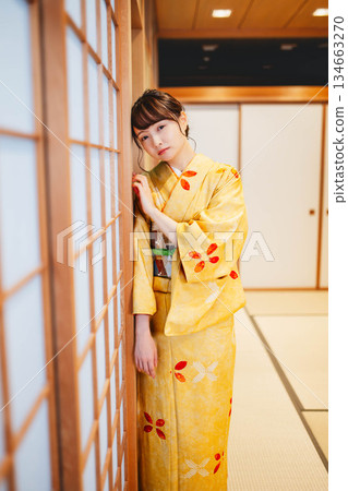 A young and beautiful kimono woman in a Japanese-style room 134663270