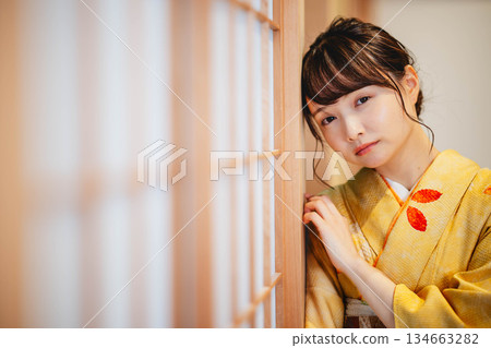 A young and beautiful kimono woman in a Japanese-style room A young and beautiful kimono woman in a Japanese-style room 134663282