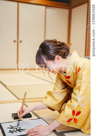 Kimono woman doing calligraphy Kimono woman doing calligraphy 134663488