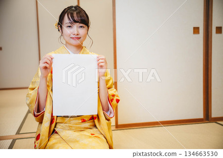 寫書法的和服女人 寫書法的和服女人 134663530