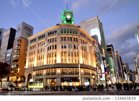 Ginza 4-Chome intersection is crowded just before the end of the pedestrian zone 134663639