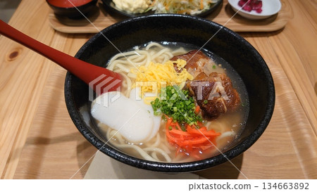 炒蕎麥麵蕎麥麵 134663892